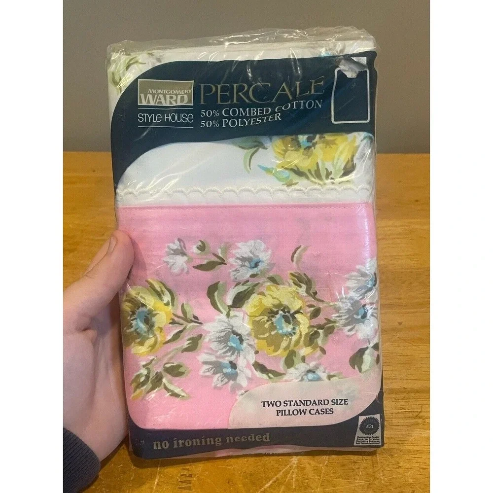 MONTGOMERY WARD Vintage 60s 70s Pink‎ White Cottage Floral 2 Pillowcases NOS